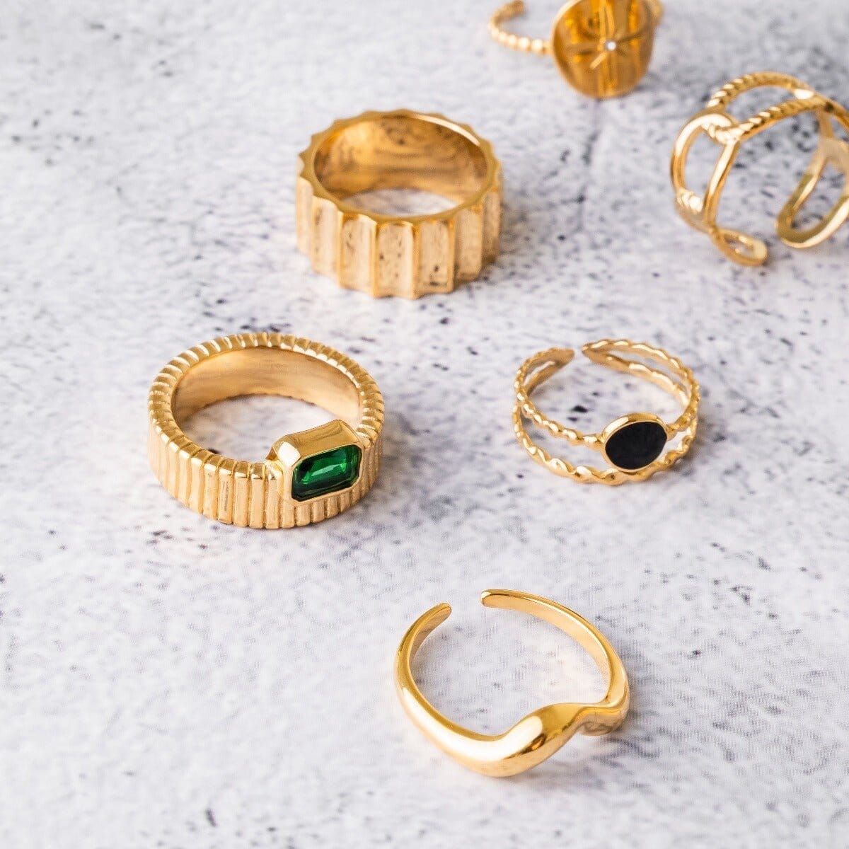 Anel Ajustável Ônix Banhado em Ouro 18k Anel Love Ajustável Banhado em Ouro 18k Minha loja