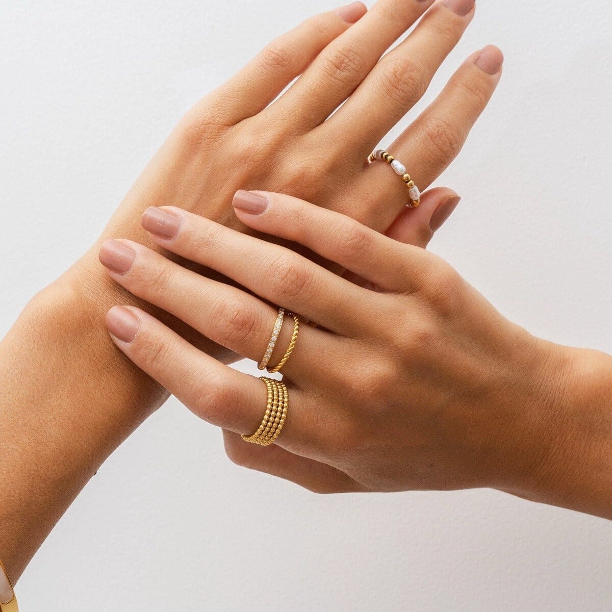 Anel Aurora Cristais Banhado em Ouro 18k Anel Aurora Cristais Banhado em Ouro 18k Minha loja