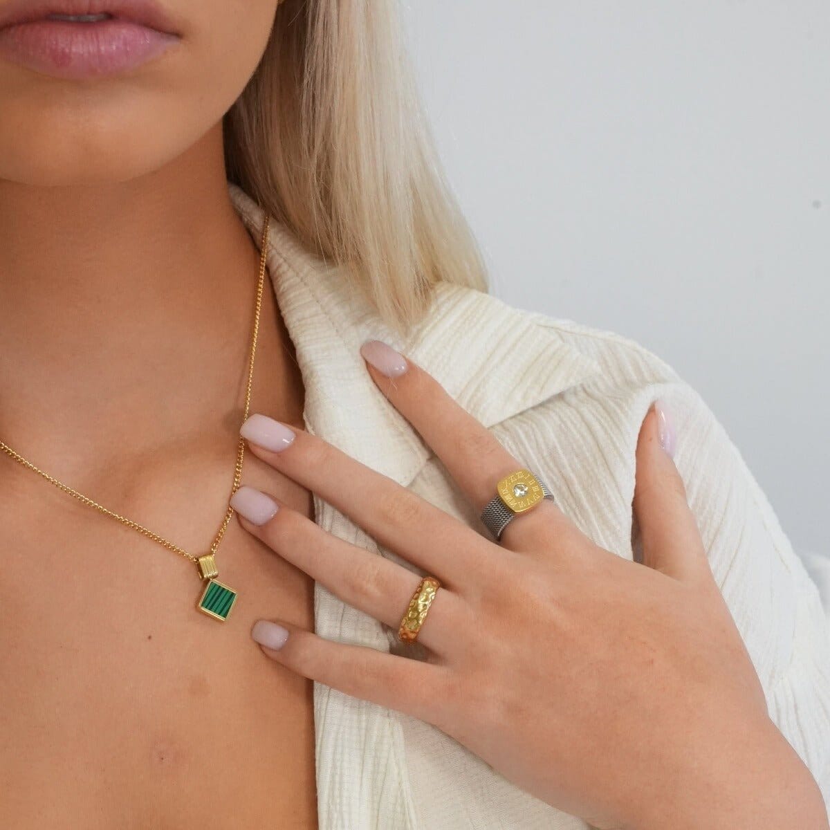 Anel Textura Lunar Banhado em Ouro 18k Anel Textura Lunar Banhado em Ouro 18k Minha loja