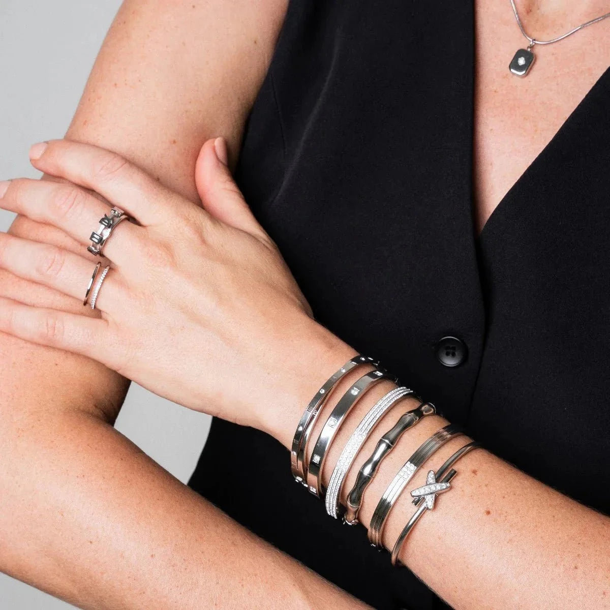 Bracelete Algarismo Romanos Entrelaçados - Prata Bracelete Algarismo Romanos Entrelaçados Prata Minha loja