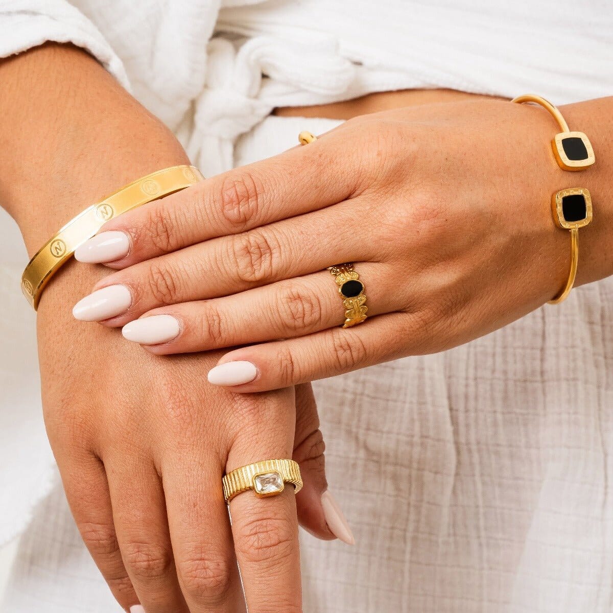 Bracelete Bella Ônix Banhado em Ouro 18k Bracelete Bella Ônix Banhado em Ouro 18k Minha loja