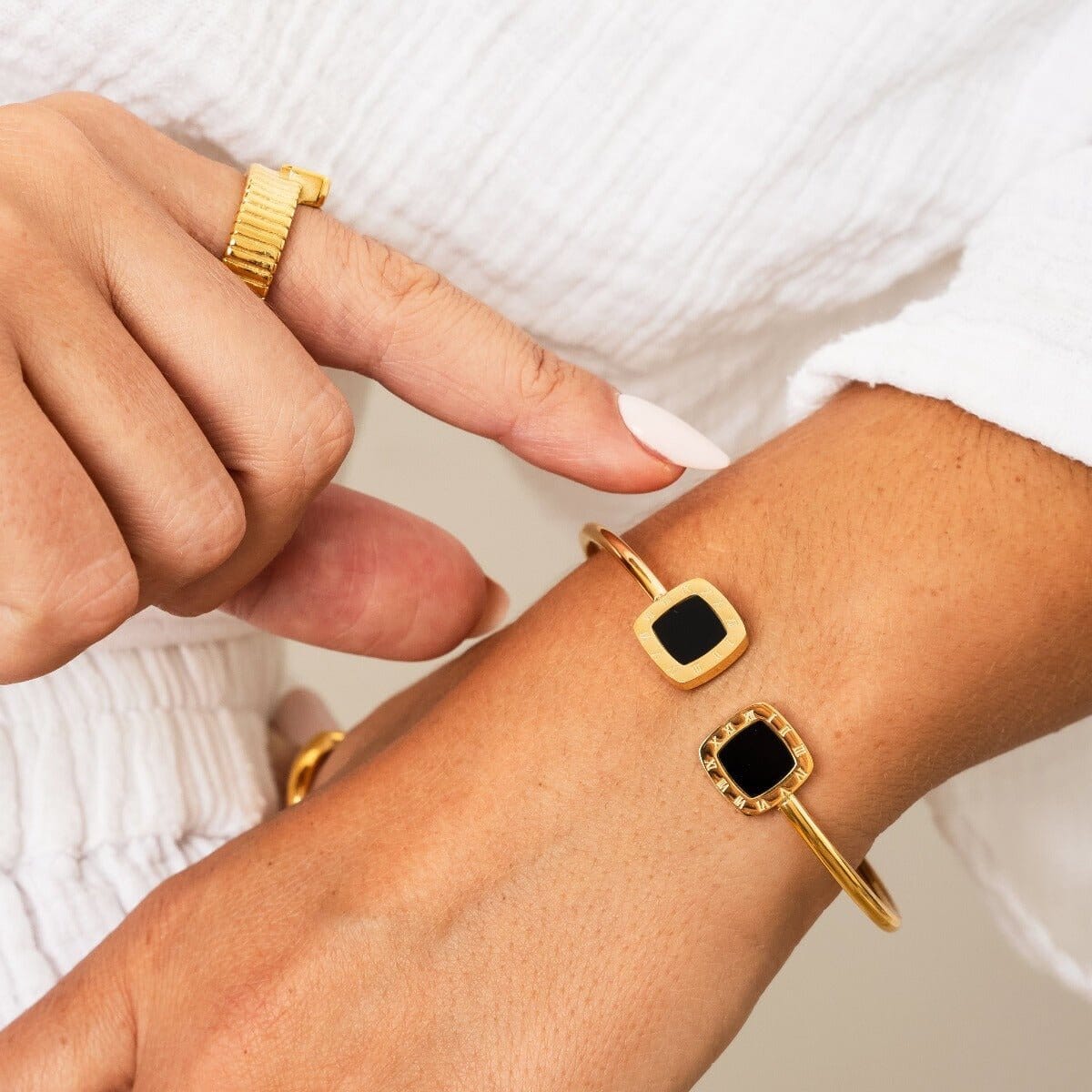 Bracelete Bella Ônix Banhado em Ouro 18k Bracelete Bella Ônix Banhado em Ouro 18k Minha loja