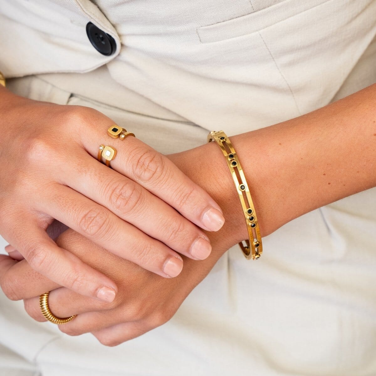 Bracelete Black Studs Banhado em Ouro 18k Bracelete Black Studs Banhado em Ouro 18k Minha loja