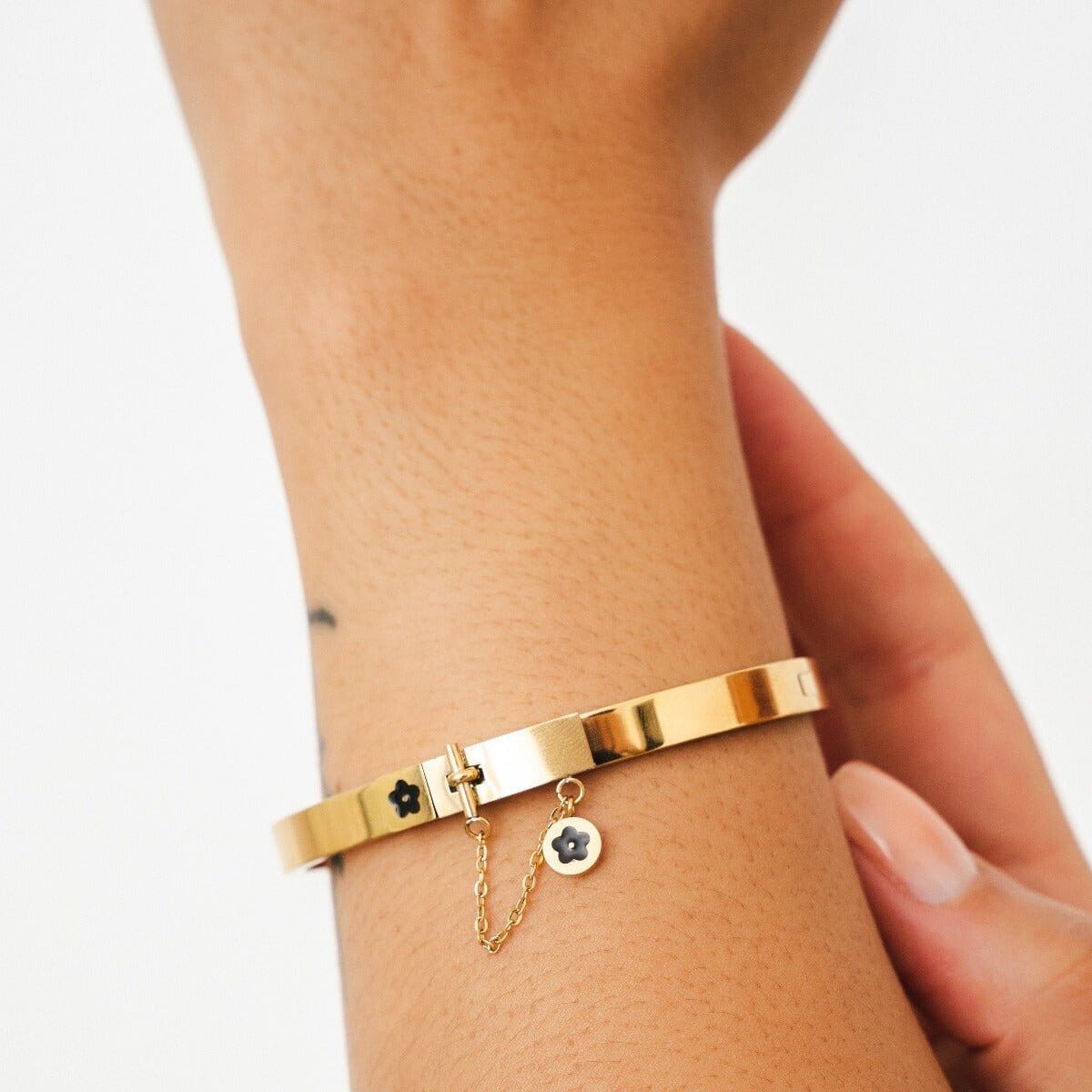 Bracelete Charme Banhado em Ouro 18K Bracelete Charme Banhado em Ouro 18K Minha loja