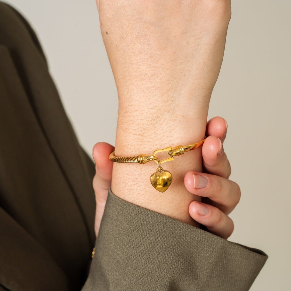 Bracelete Love Banhado em Ouro 18k Bracelete Love Banhado em Ouro 18k Minha loja