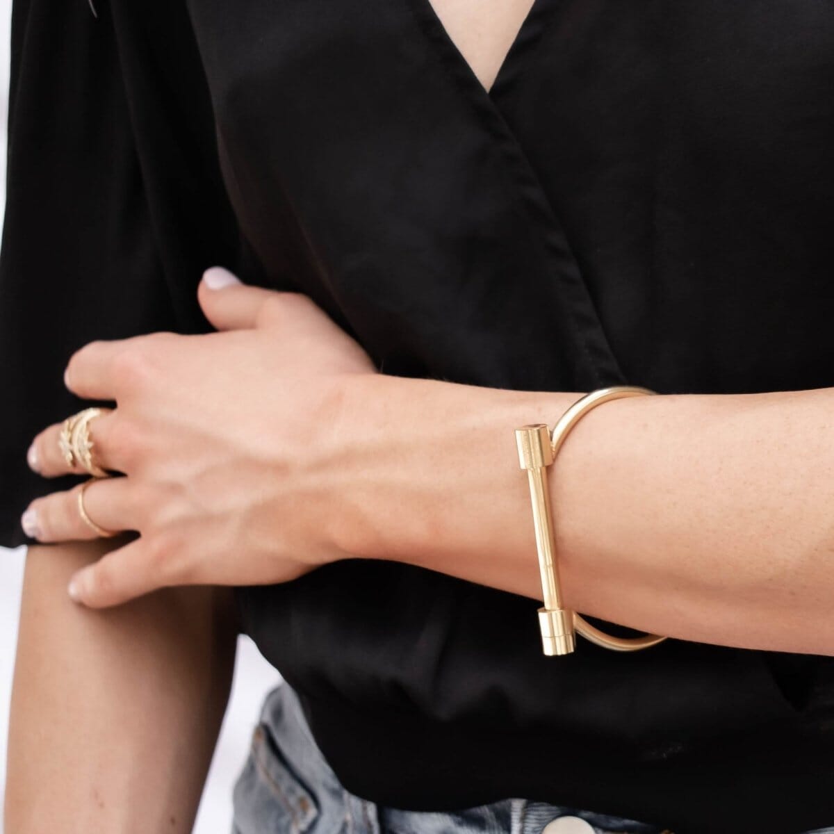 Bracelete Manguito Parafuso Banhado em Ouro 18K Bracelete Manguito Parafuso Banhado em Ouro 18K Minha loja
