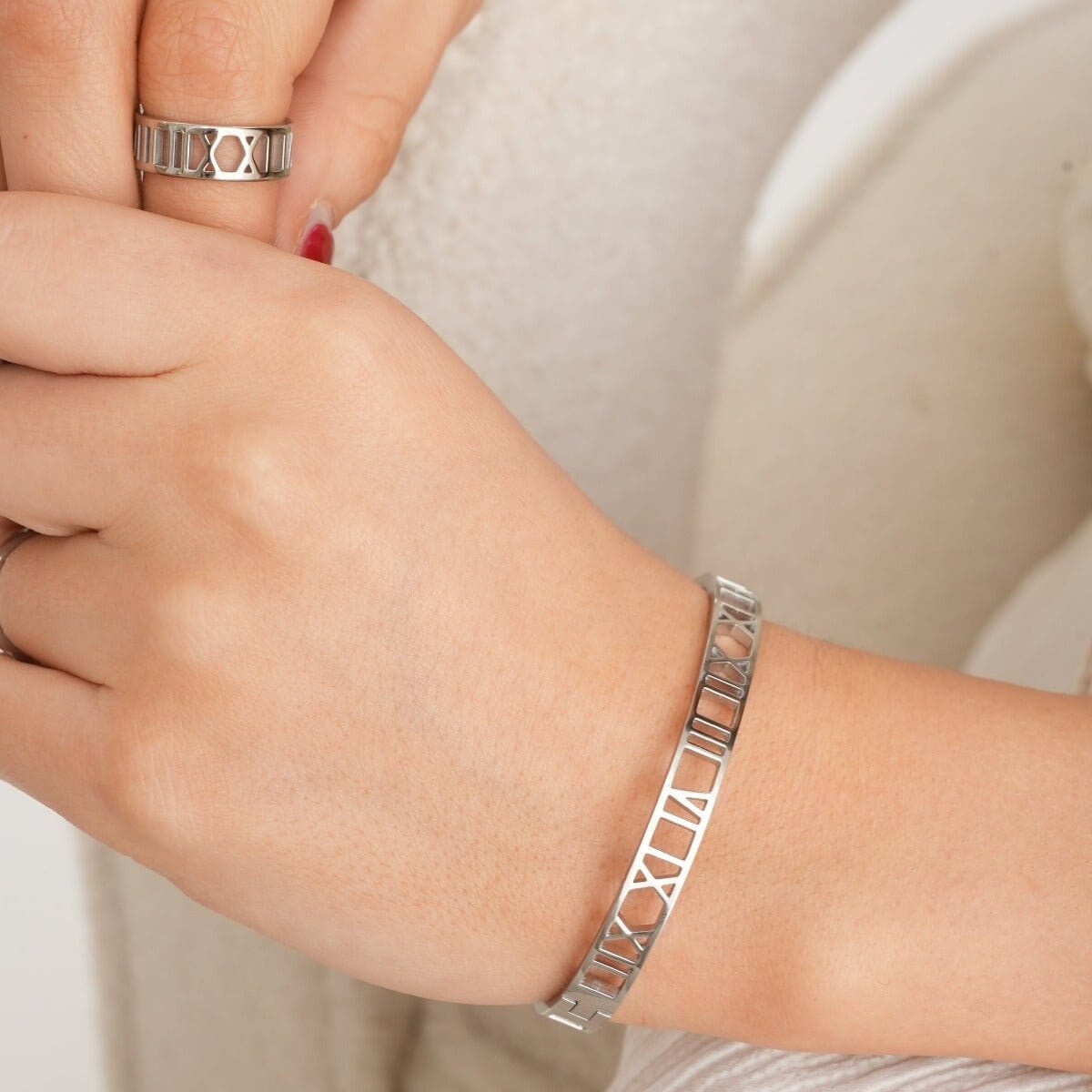 Bracelete Numeral Romanos - Prata Bracelete Algarismos Vazados Banhado em Ouro 18K - Prata Minha loja