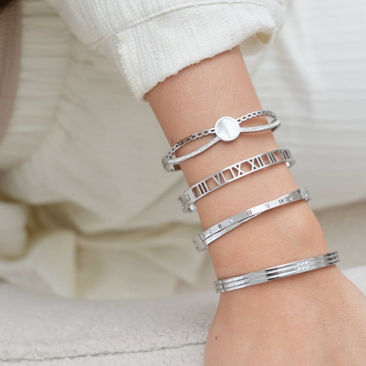 Bracelete Numeral Romanos - Prata Bracelete Algarismos Vazados Banhado em Ouro 18K - Prata Minha loja