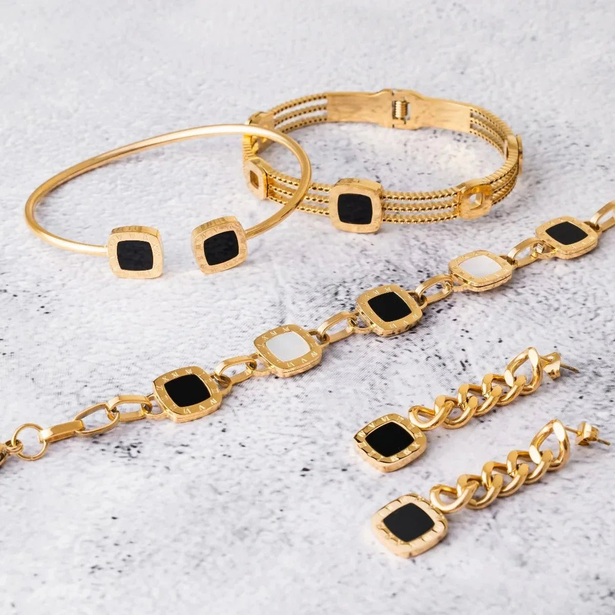 Bracelete Ônix Summer Banhado em Ouro 18k Bracelete Ônix Summer Banhado em Ouro 18k Minha loja