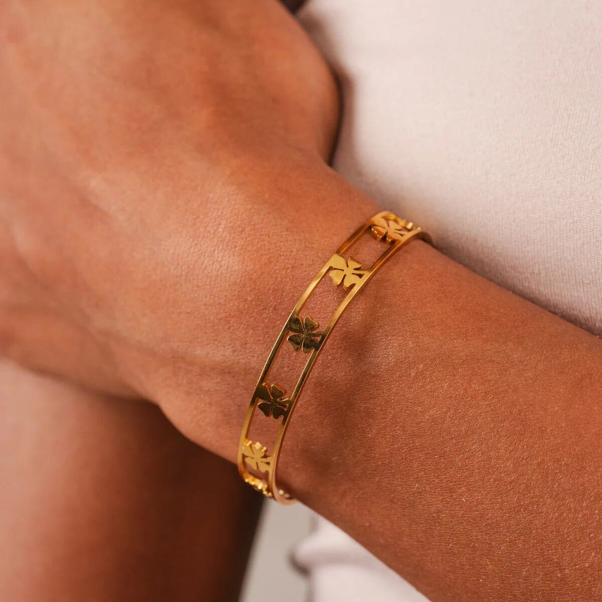Bracelete Trevo Vazado Banhado em Ouro 18K Bracelete Minha loja