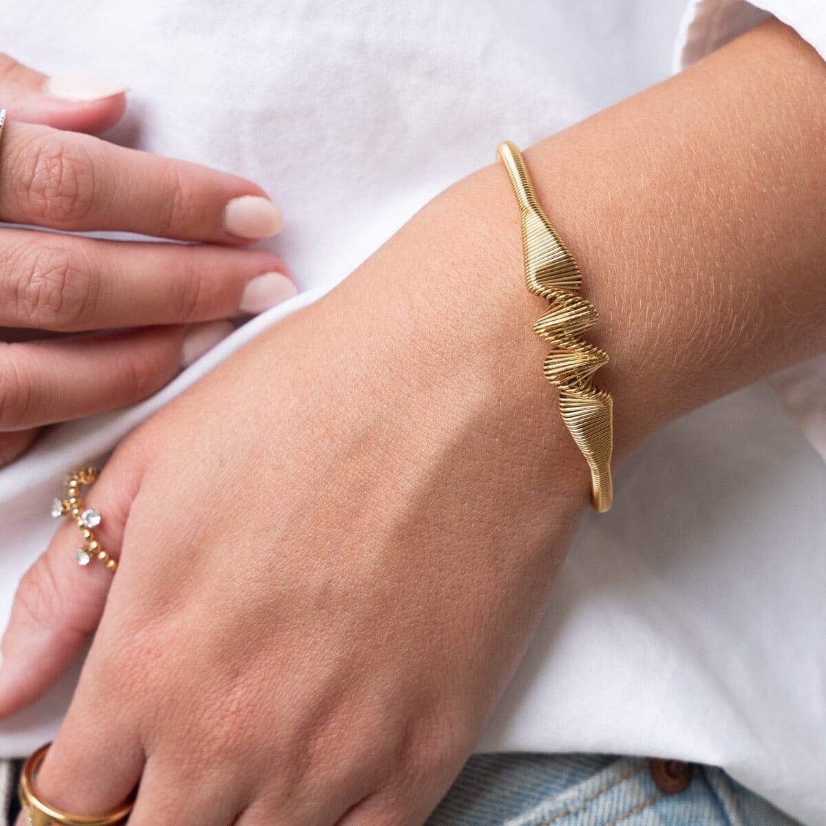Bracelete Wave Banhado em Ouro 18K Bracelete Wave Banhado em Ouro 18K Minha loja