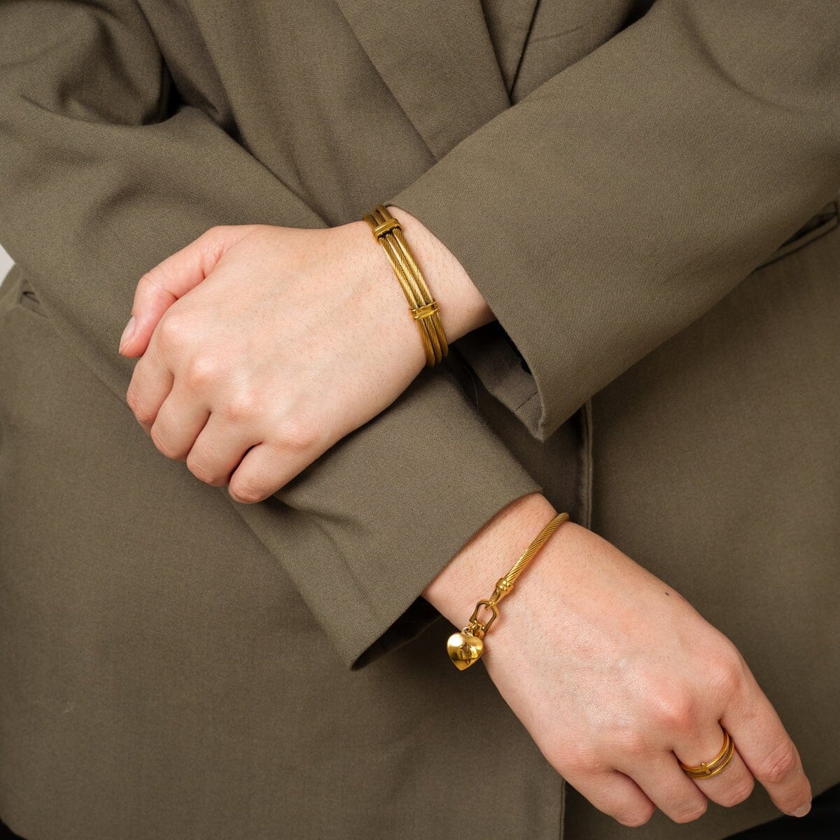 Bracelete Wire Banhado em Ouro 18k Bracelete Love Banhado em Ouro 18k Minha loja
