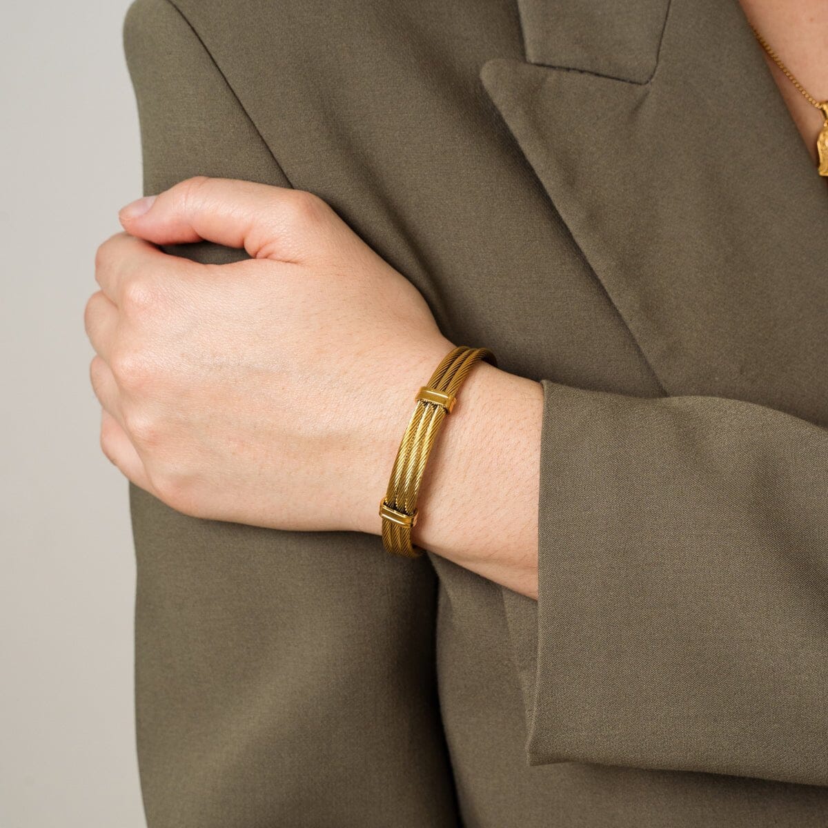 Bracelete Wire Banhado em Ouro 18k Bracelete Love Banhado em Ouro 18k Minha loja