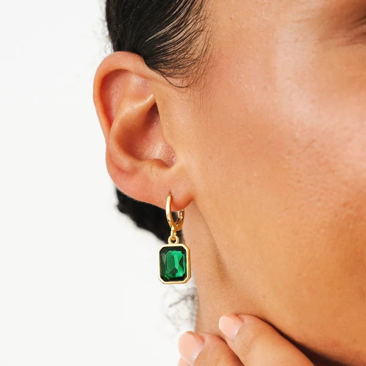 Brinco Argolinha Cristal Verde Banhado em Ouro 18k Brinco Argolinha Cristal Verde Banhado em Ouro 18k Minha loja