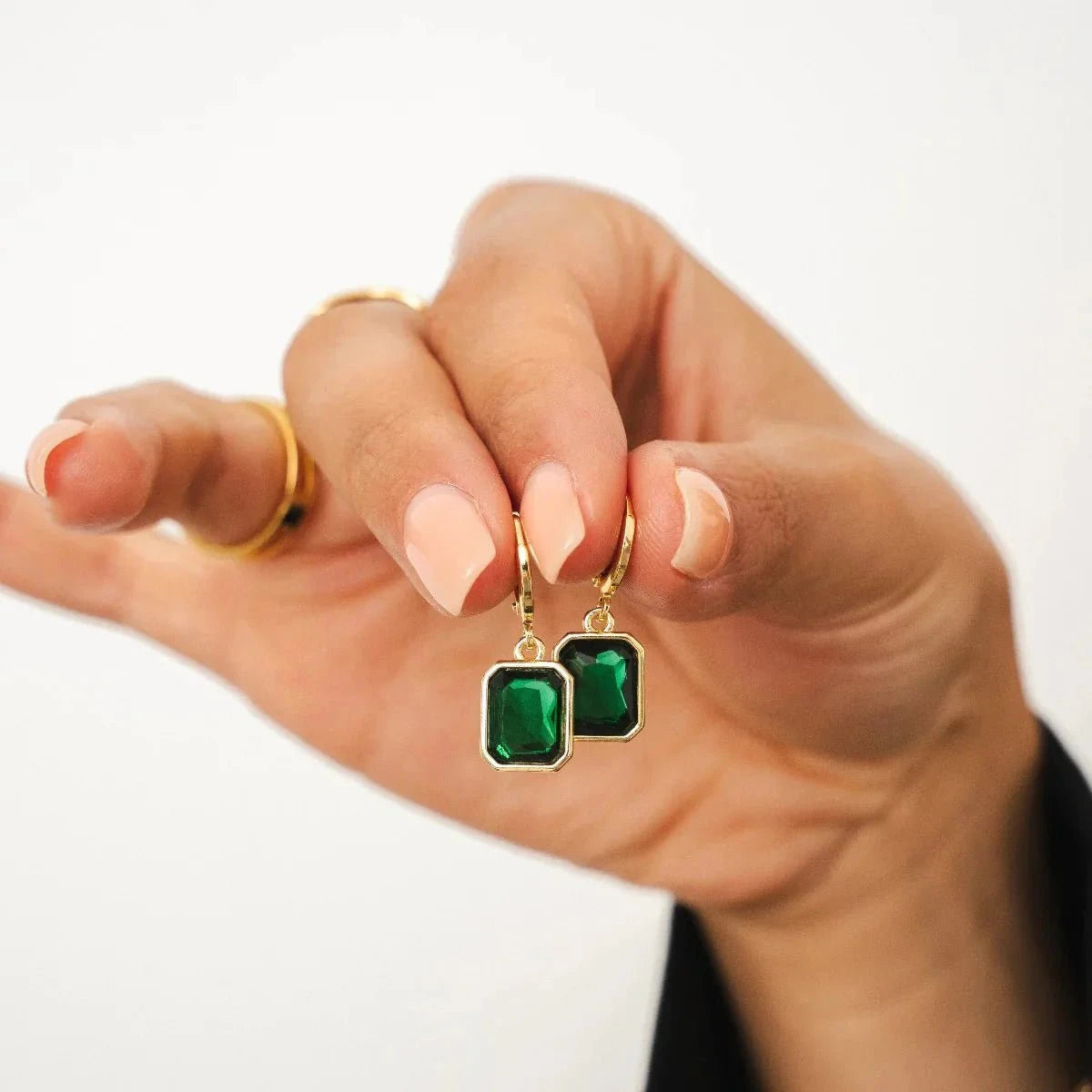 Brinco Argolinha Cristal Verde Banhado em Ouro 18k Brinco Argolinha Cristal Verde Banhado em Ouro 18k Minha loja