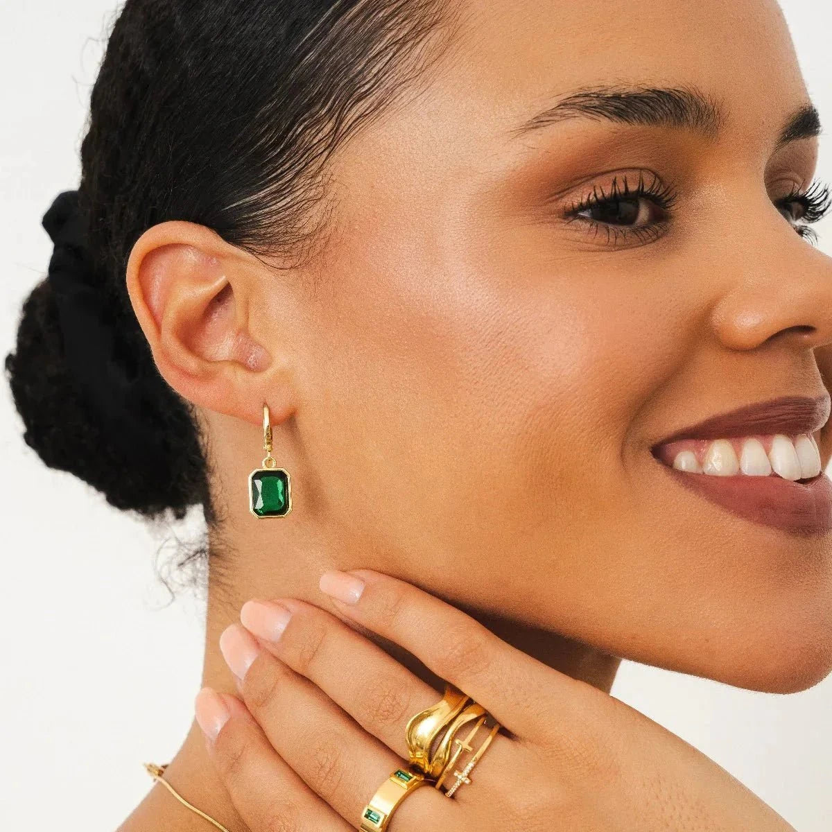Brinco Argolinha Cristal Verde Banhado em Ouro 18k Brinco Argolinha Cristal Verde Banhado em Ouro 18k Minha loja