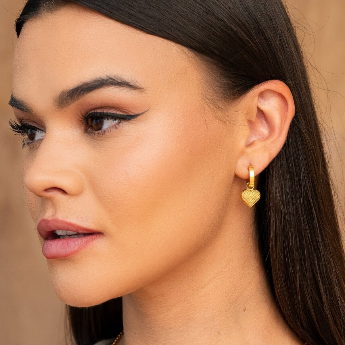 Brinco Argolinha Love Banhado em Ouro 18K Brinco Argolinha Love Banhado em Ouro 18K Minha loja
