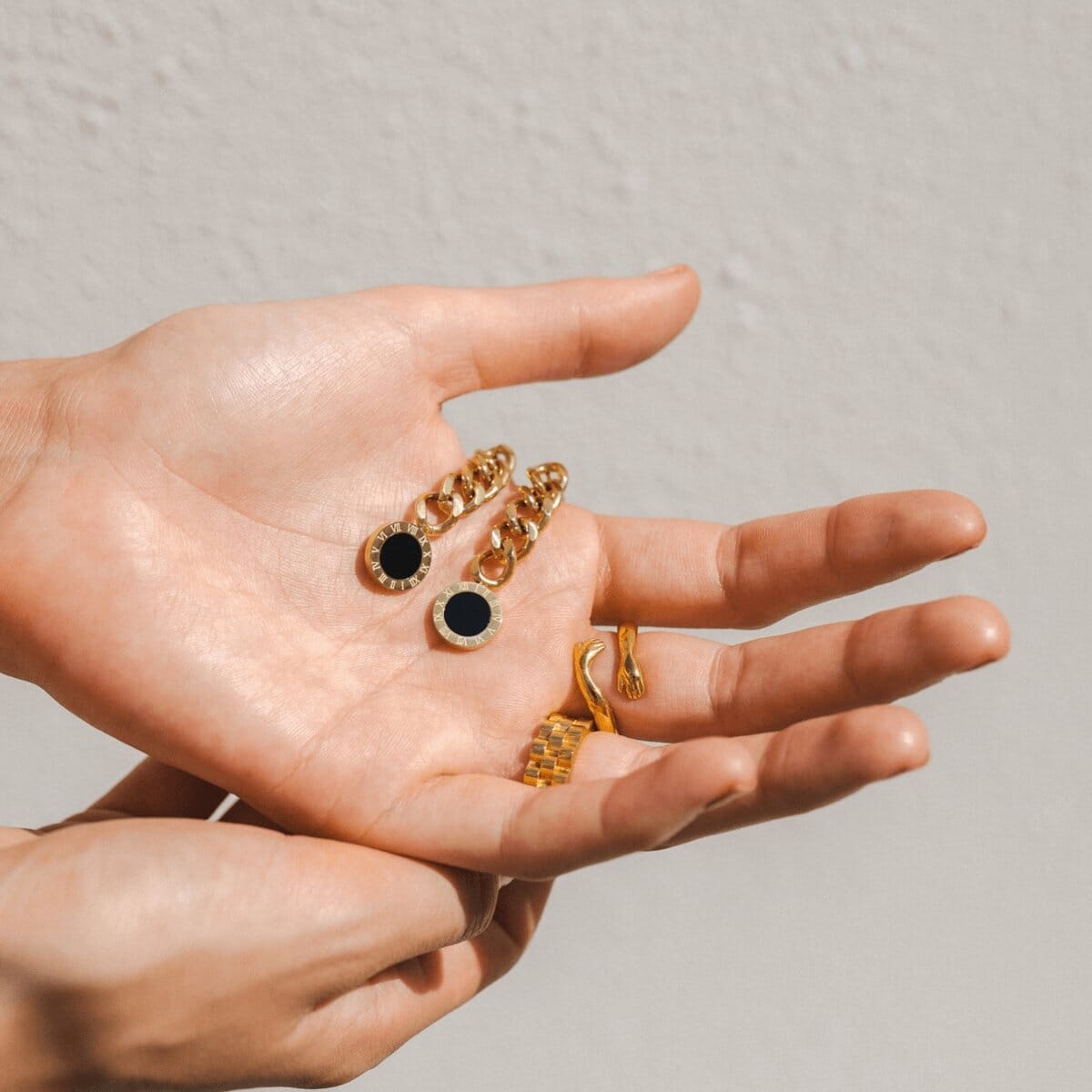 Brinco Corrente Glamour Pedra Onix Banhado em Ouro 18K Brinco Corrente Glamour Pedra Onix Banhado em Ouro 18K Minha loja