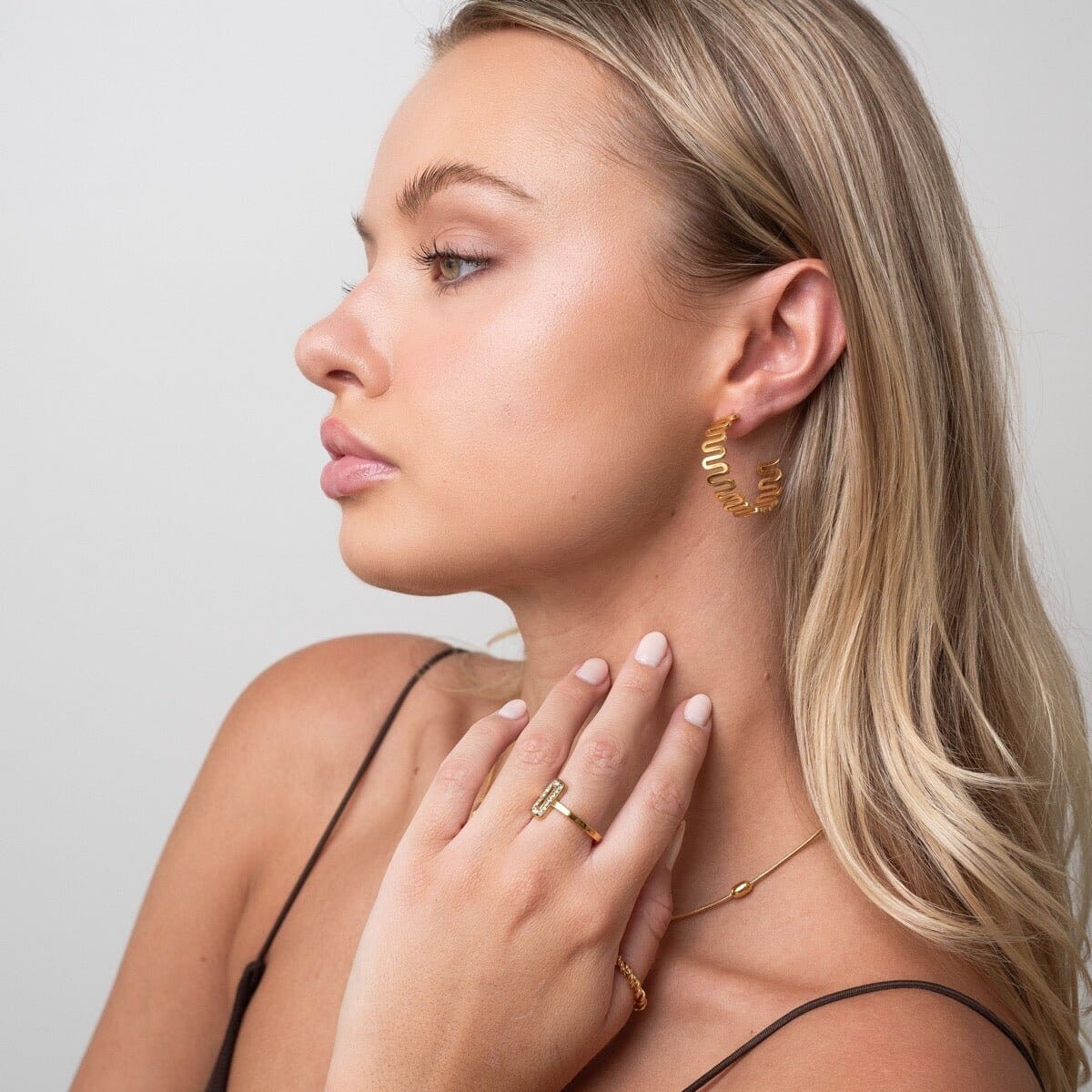 Brinco Zig Zag Banhado em Ouro 18k Brinco Zig Zag Banhado em Ouro 18k Minha loja