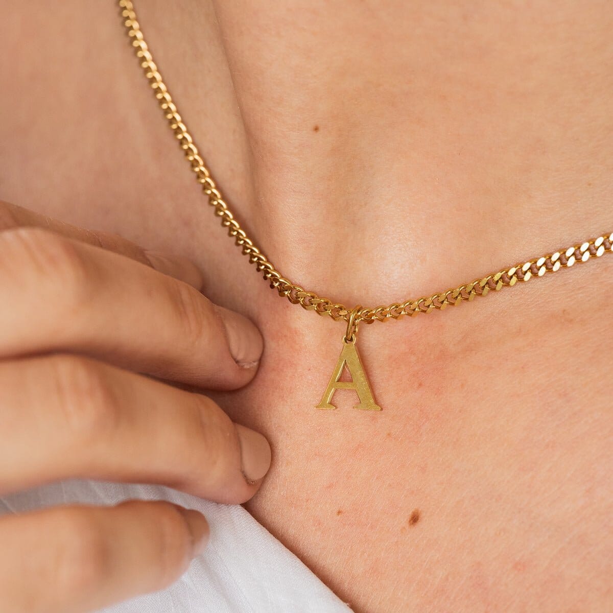Colar Letra Inicial Chain Banhado em Ouro 18K Colar Letra Inicial Chain Banhado em Ouro 18K Minha loja