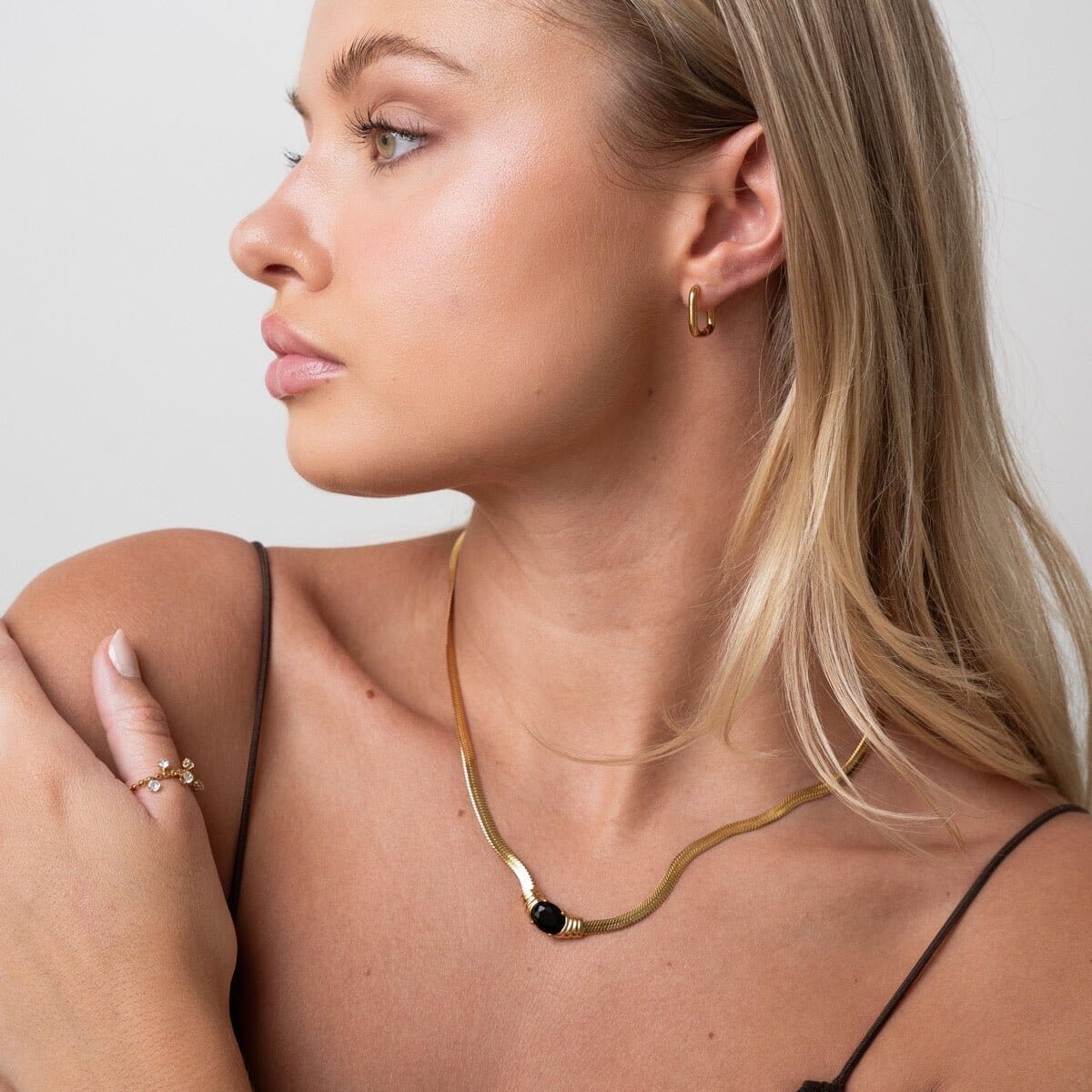 Colar Malha Pedra Ônix Banhado em Ouro 18K Colar Malha Pedra Ônix Banhado em Ouro 18K Minha loja