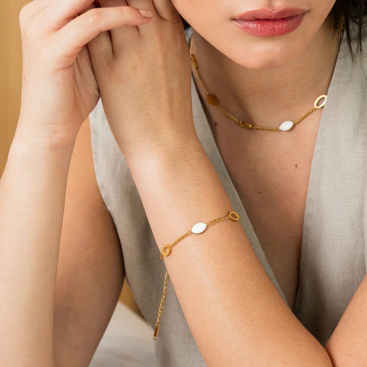 Colar Pingente Oval Angellica Banhado em Ouro 18K Colar Minha loja