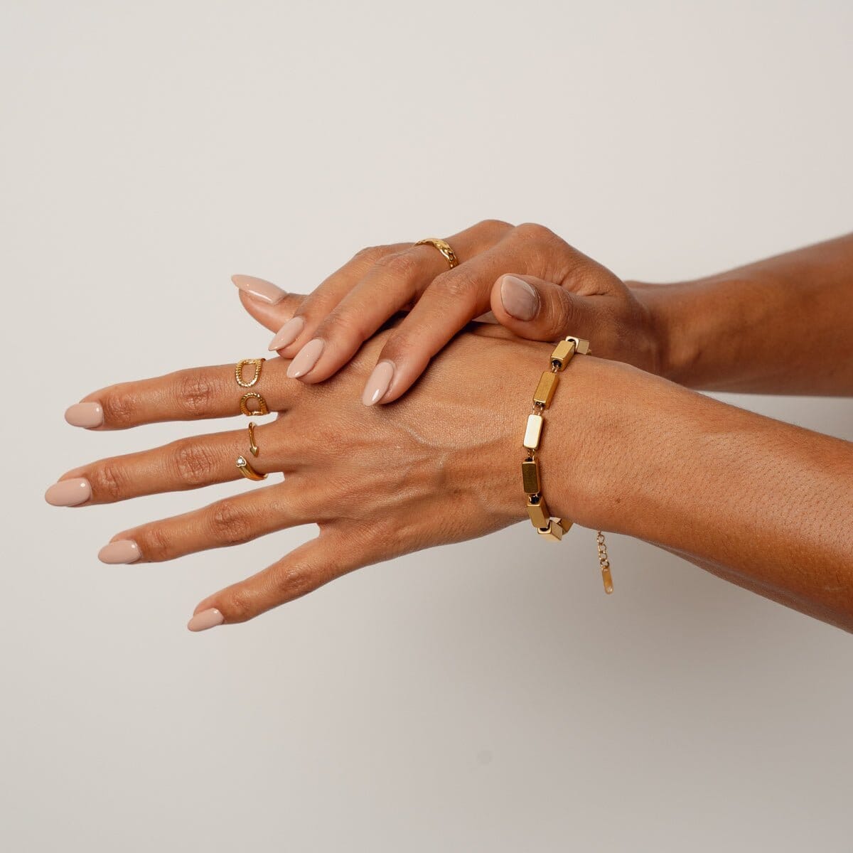 Pulseira Cora Banhado em Ouro 18k Pulseira Cora Banhado em Ouro 18k Minha loja