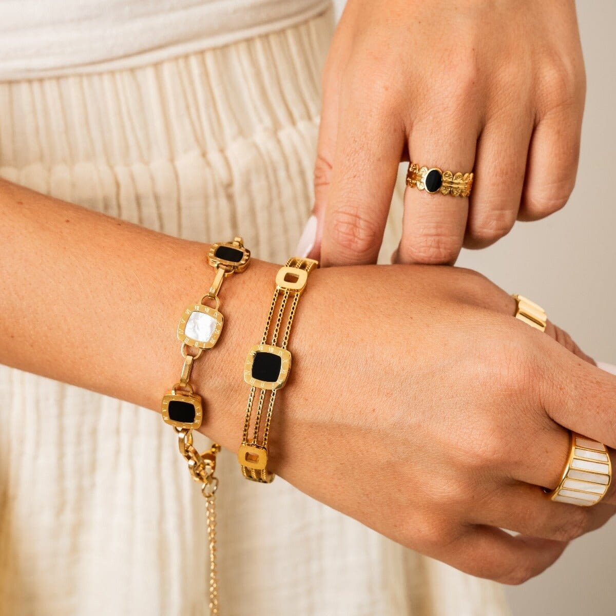 Pulseira Mono Quadrada Banhado em Ouro 18k Pulseira Viena Quadrada Banhado em Ouro 18k Minha loja