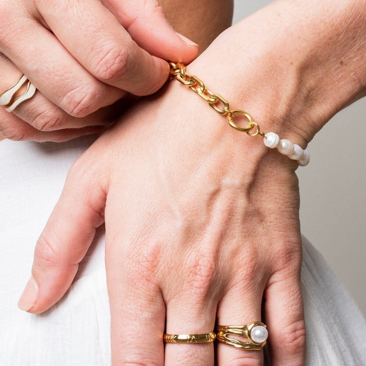 Pulseira Mood Pérola Banhado em Ouro 18k Pulseira Mood Pérola Banhado em Ouro 18k Minha loja
