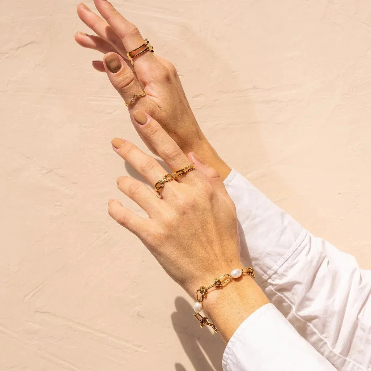 Pulseira Nó e Pérolas Banhado em Ouro 18k Pulseira Nó e Pérolas Banhado em Ouro 18k Minha loja
