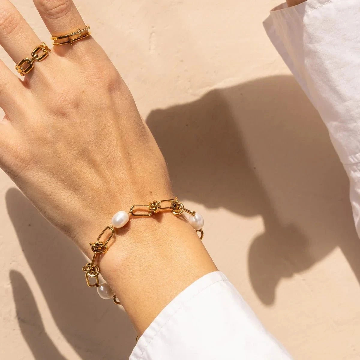 Pulseira Nó e Pérolas Banhado em Ouro 18k Pulseira Nó e Pérolas Banhado em Ouro 18k Minha loja