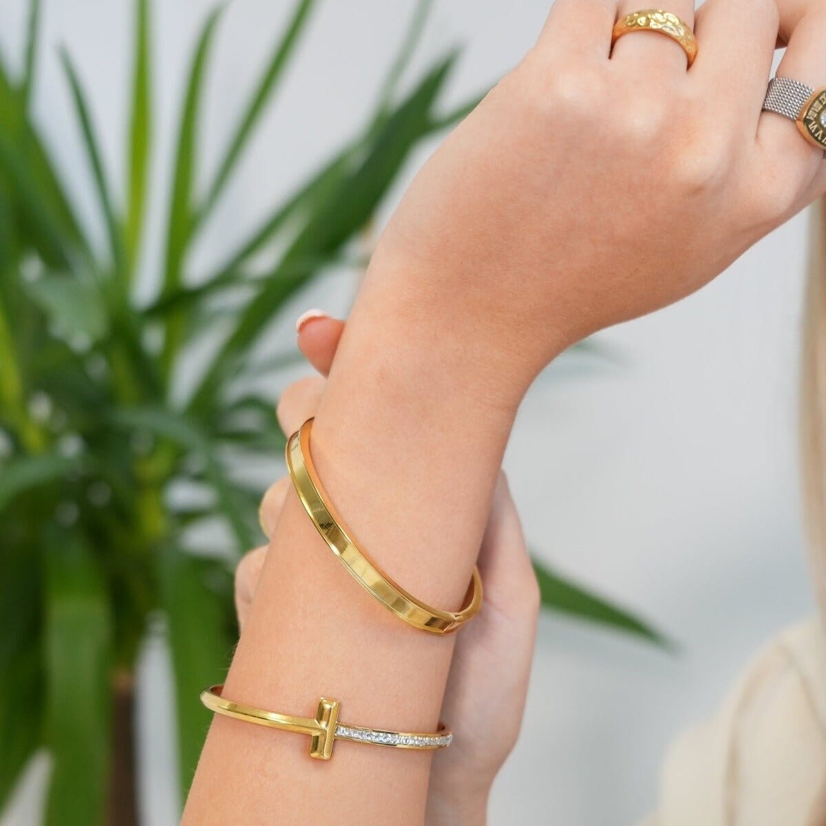 Bracelete T-Bar Elegance Banhado em Ouro 18k Bracelete T-Bar Elegance Banhado em Ouro 18k Minha loja 