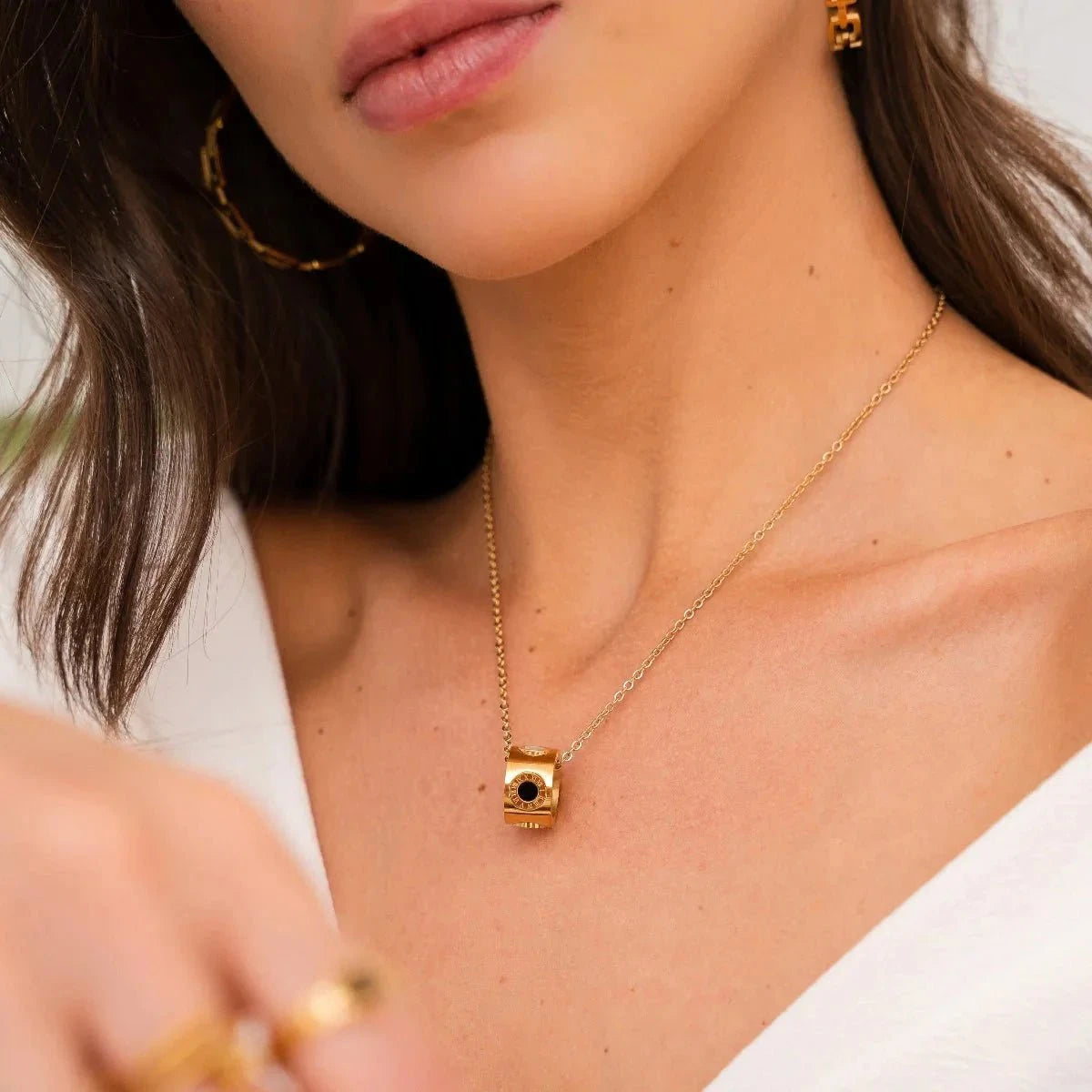 Colar Giratório Numeral Romanos Banhado em Ouro 18K Colar Giratório Numeral Romanos Banhado em Ouro 18K Minha loja 