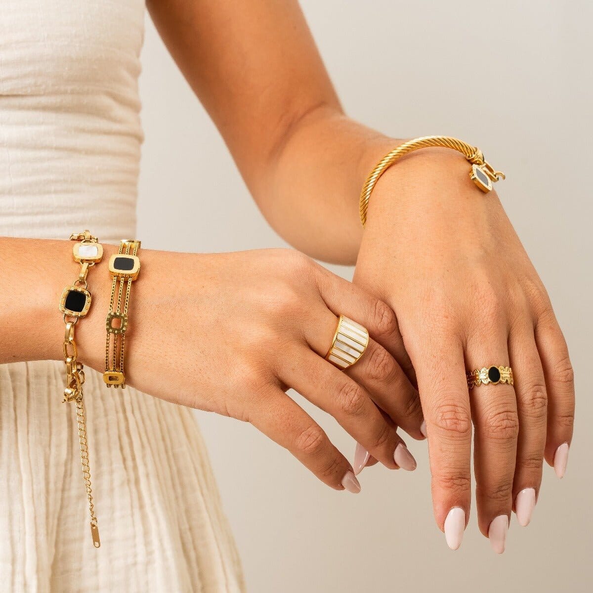 Pulseira Mono Quadrada Banhado em Ouro 18k Pulseira Viena Quadrada Banhado em Ouro 18k Minha loja 