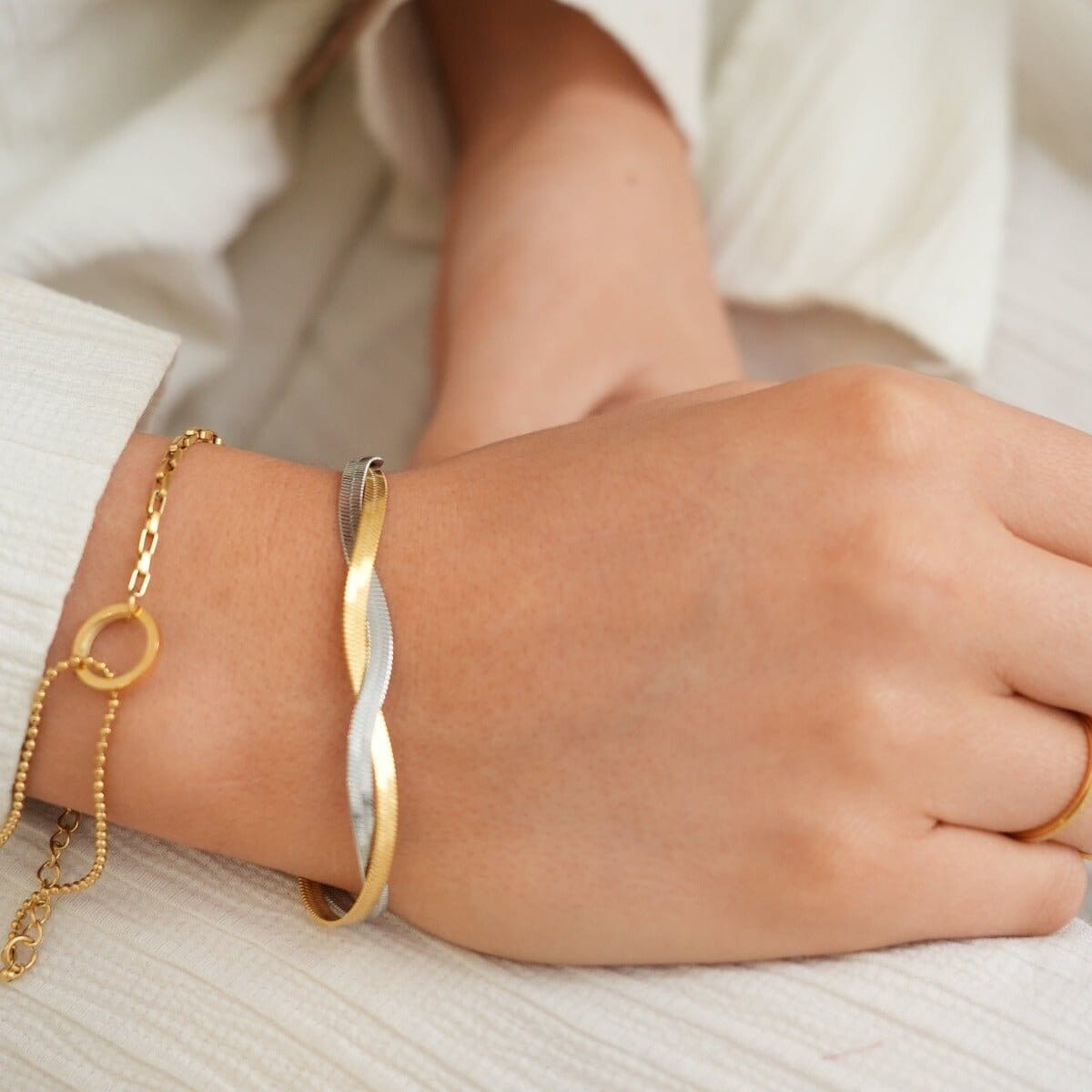 Pulseira Une Banhada em Ouro 18k Pulseira Harmonia Pingente de Anel Banhada em Ouro 18k Minha loja 